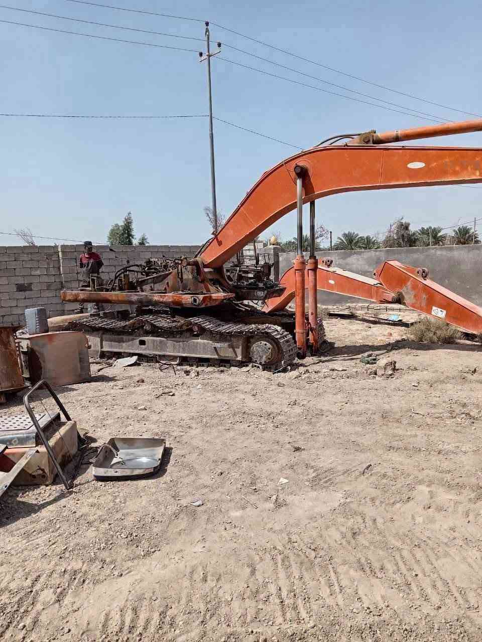 اللهم صل على محمد وال محمد  للبيع قطع غيار للحفارات الهيتاشي في مجمع درة لبنان  العنوان كربلاء المقدسه الشارع الحولي للشهيد الحاج المهندس  تلفون *********** توجد خدمة توصيل للمحافظات
