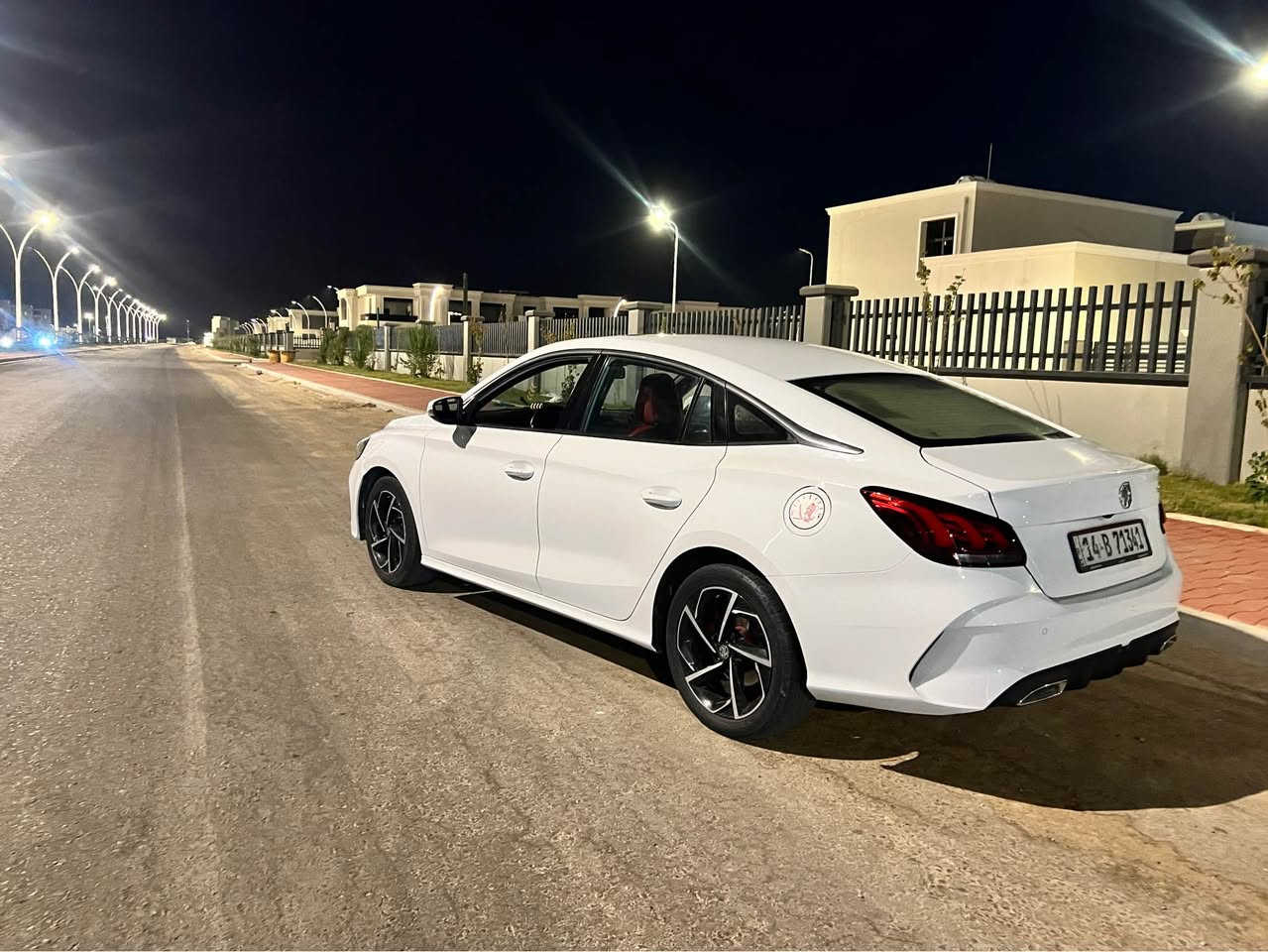 للبيع MG GT 2023 1.5 Turbo خليجي 🔥

🚘 MG GT موديل 2023
🇦🇪 وارد خليجي
⚡ محرك 1.5 Turbo
📌 فئة نص فول

المواصفات والتجهيزات:

• تحكم ستيرن متعدد الوظائف 🎛️
• Apple CarPlay
• Android Auto
• شاشة وسطية
• شاشة عدادات رقمية
• مثبت سرعة Cruise Control
• تحكم بالسرعة
• فتحة سقف كهربائية ☀️
• كاميرا خلفية
• حساسات خلفية
• دخول ذكي Keyless Entry
• تشغيل بصمة / زر تشغيل
• فرامل يد إلكترونية
• Auto Hold
• تحكم كهربائي بالنوافذ
• مرايات كهربائية
• دركسون متعدد الوظائف
• Paddle Shifters خلف الستيرن
• إضاءة LED
• جنوط ألمنيوم 17 إنچ
• تكييف
• مقاعد جلد
• USB و Bluetooth
• نظام ABS وثبات إلكتروني
• مانع انزلاق Traction Control
• مراقبة ضغط الإطارات

📍 الممشى: 112,000 كم قابل للزيادة

🔧 المكينة + الكير + الشاصي:
كفالة على وضع الشركة

📱 التواصل واتساب:
***********

السيارة مناسبة للاستخدام اليومي، اقتصادية وعملية وبمحرك تيربو وأداء ممتاز.

⚠️ الفحص مرحب به بأي مكان يختاره المشتري. البصرة, العراق
