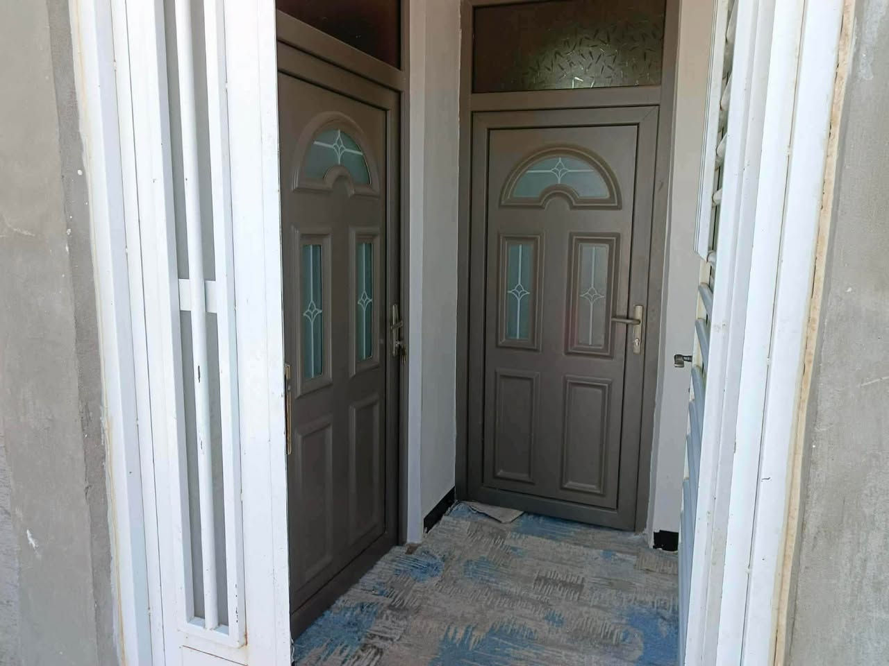 🏠 بيت للبيع – موقع مميز جداً

📍 العنوان: خلف الحكمة {خلف أسواق أبو كاوه}

🔹 مساحة البيت: 220 متر زراعي
🔹 البيت صب مركزي
🔹 واجهة مفتوحة ومباشرة على الشارع الرئيسي
🔹 الشارع سايدين
🔹 يبعد عن شارع الـ50 حوالي 50 متر
🔹 منطقة هادئة وموقع مميز، والبيت مقابل الشارع مباشرة
🔹 أمام البيت جبل وماكو بيوت مقابله

🛑 محتويات البيت:
• غرفة
• صالة
• كليدور
• مجمع حمامات خارجي

📑 المعاملة والطابو:
• قرار 320
• المعاملة موجودة داخل البلدية
• مشمول بالتطويب
• إمكانية تحويل المعاملة باسم المشتري داخل البلدية، شغلة رسمية وأصولية.

السعر 53 و بي مجال 
📞 للاستفسار والتواصل:
***********
