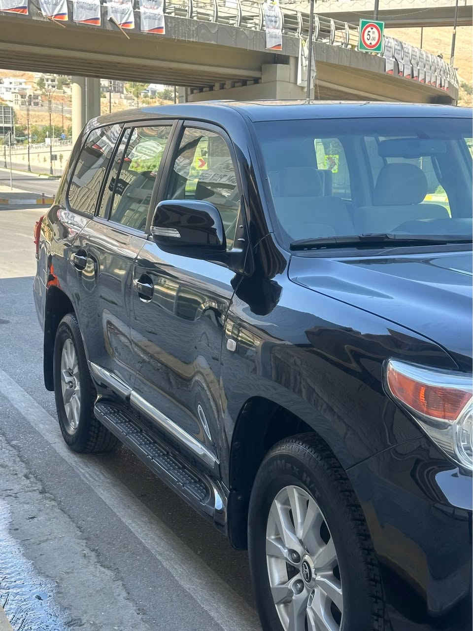 Land Cruiser 2008 GXR v8 
چوار پارچه بوياغ بى داخلى 
گير و مكينه به شه رت 
رقم و سنوى نوييه به ناوى خومه 
        Tell. *********** أربيل, العراق
