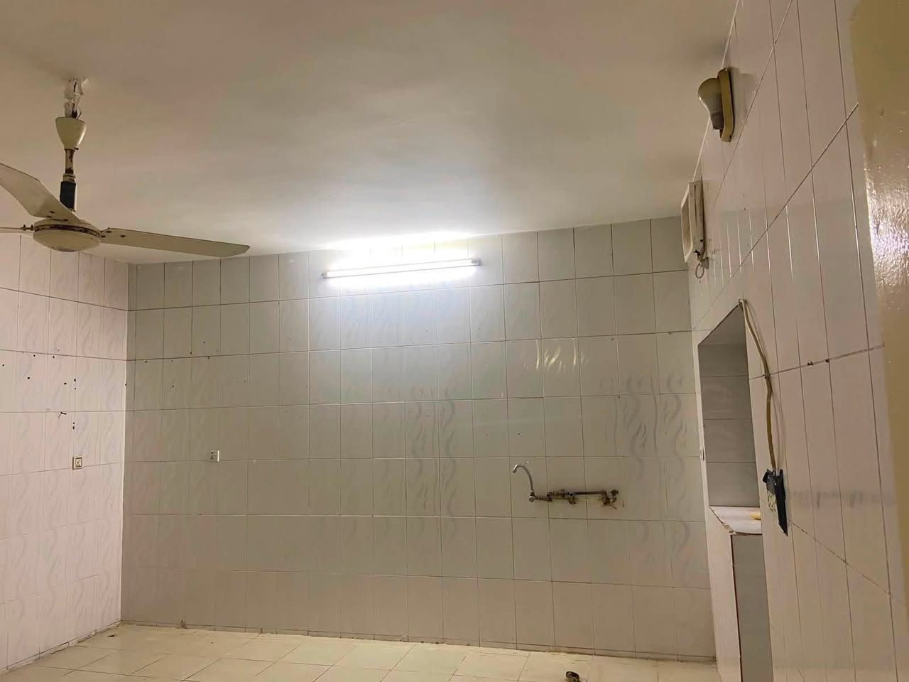 دار للايجار 300 متر طابقين

المحتويات

الطابق الاول / غرفتين نوم + استقبال + غرفة معيشة + مطبخ + صحيات + هول + كراج كبير + حديقة

الطابق الثاني / غرفة نوم + هول

العنوان / شارع القدس قرب جامع الابرار 

_________________

السعر 💵: يرجى الاتصال ب ارقام المكتب 🔔

📞 *********** 
📞 ***********

* نستقبل جميع عروضاتكم السكنية 🏠 والتجارية 🏡 بكافة مناطق كركوك  
.......................................

للمزيد من المعلومات مراجعة المكتب
