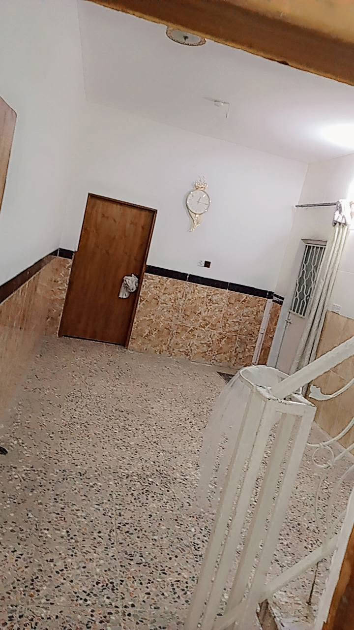 السلام عليكم دار للبيع الموقع نزلت سعد بيجو سنتر عل تبليط طابو زراعي بسمي المساحه 150متر بل سند واقع حال 300بي فظله مستغله طارمه وحديقه  السعر 90للاستفسار ***********
