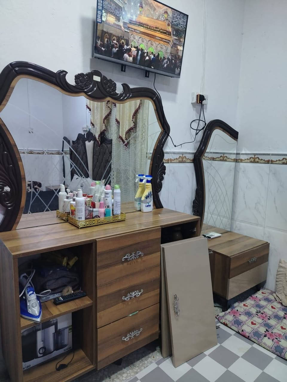 السلام عليكم غرفه تركيه للبيع سعر 350بيها مجال حك الجيه يرادله ترتيب ابيع مع المندر كامله ***********
