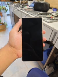 S25 ultra 512gb للبيع الجهاز شاشه شخط مابيه وبنسبه للشاصي بي ضربه من ف...
