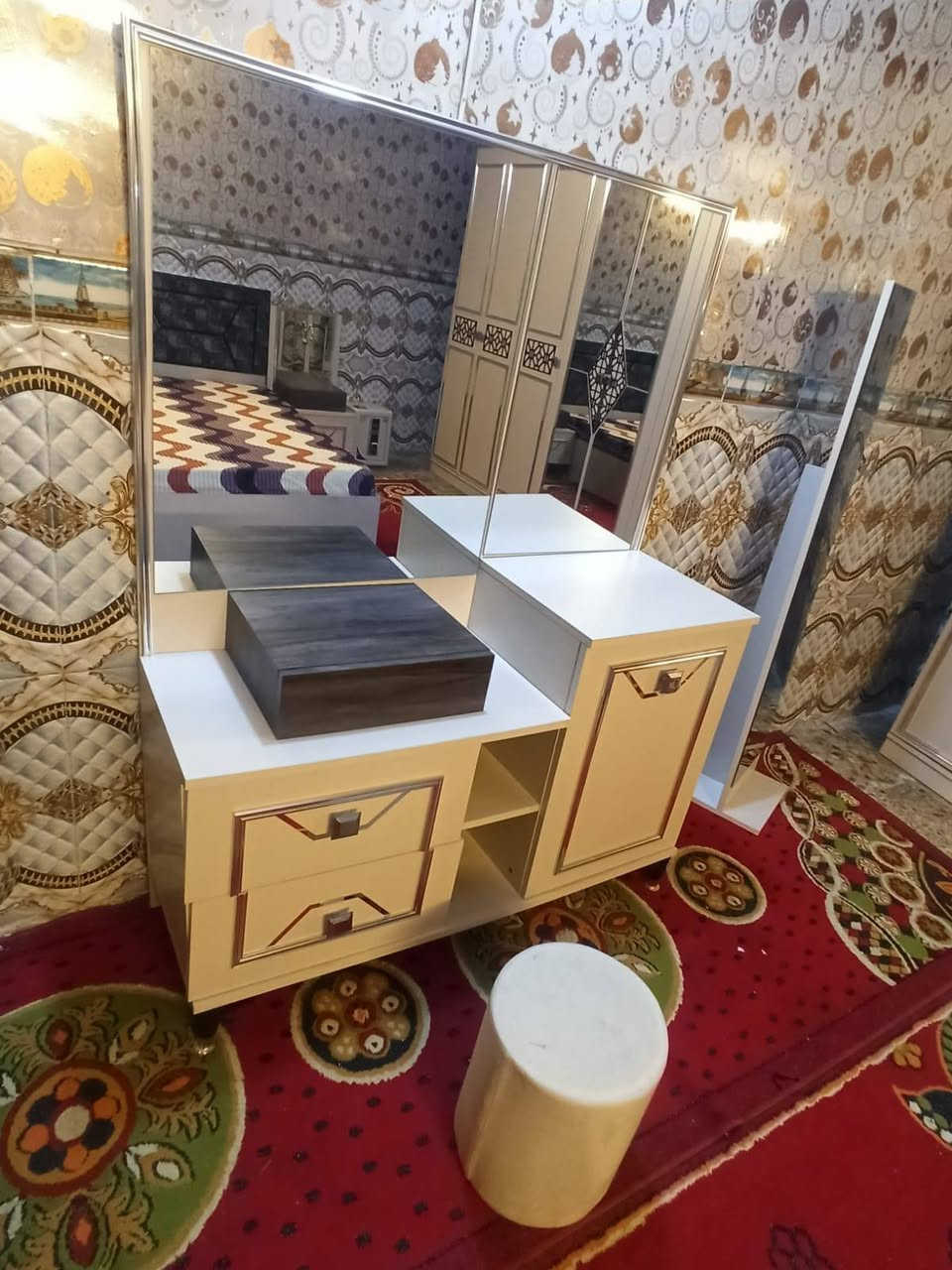 🔥 غرفة نوم للبيع 🔥
غرفة نوم بحالة نظيفة جداً، مناسبة للبيت والعرسان 🛏️✨
✅ غرفة كاملة
✅ خشب متين وتصميم أنيق
✅ نظافة ممتازة
✅ الاستخدام قليل ومحافظة عليها
💰 السعر: [خاص]
📍 الموقع: [بغداد _ المشتل ]
📞 للتواصل: [***********]
البيع للجادين فقط، والتوفيق للجميع 🤍

