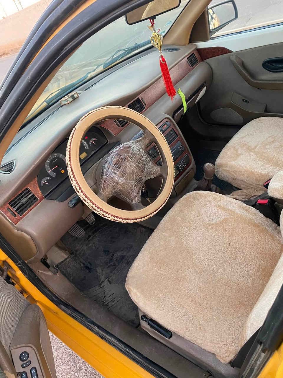 سلام عليكم سمند موديل 11سنويه 31 سياره محرك كير مكفولات حداديه تخم تاير مكفولات براكيتات نضاف ما بيهن اي خياس سياره نضيفه ترايك وين ميعجبك دواخل جدد مكاني ميسان العماره سعر 24 رقم ***********
