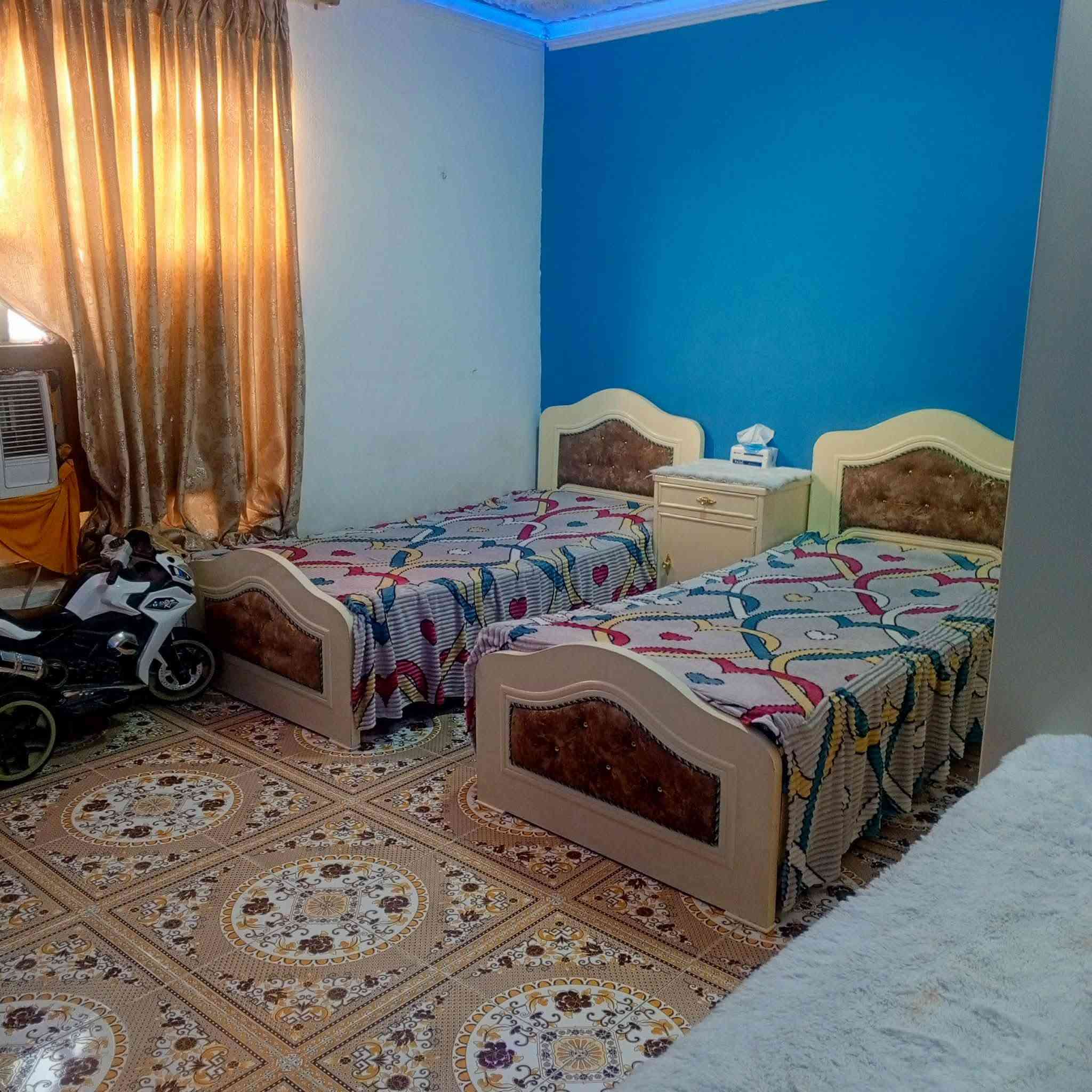 بيت للبيع شارع زين العابدين مساحته 120طابوزراعي سند 25 بي 3غرف وحده بيهن سويت صاله كلدور مطبخ حاروبارد صيحات داخليه وخارجيه طارمه بيع مستعجل تفاصيل اكثر اتصل على هذا ***********

نص مكتوب في الصور:
- 8 من 10
- 3 من 10
- 1 من 10