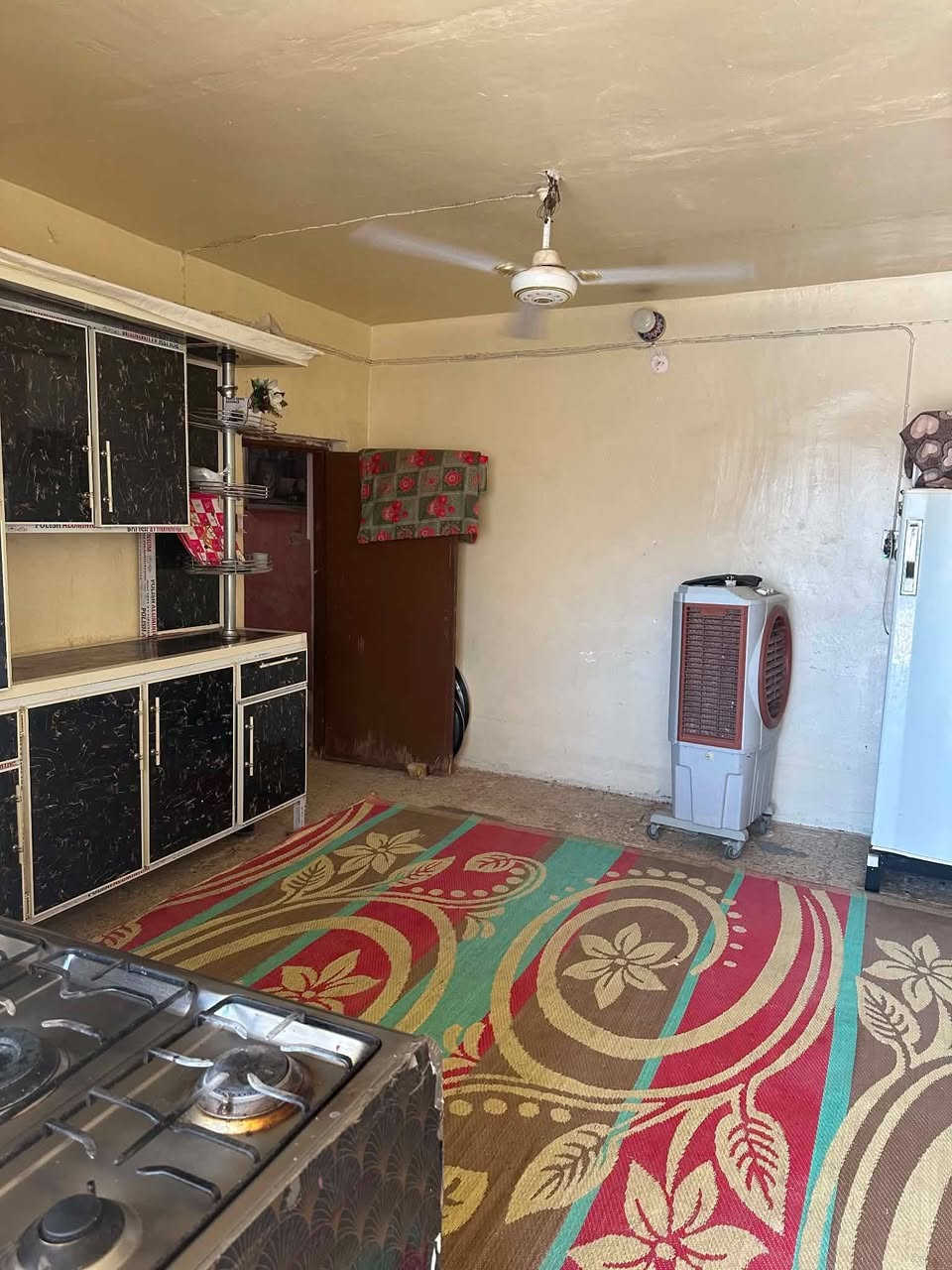 🏠 دار للبيع – طابو صرف 🏠
📍 الموقع: حي نادر – نهاية شارع ٧ نيسان، قرب مخبز بغداد.
📐 المساحة: ٢٤٦ م
🏡 مواصفات الدار: ▪️ ٣ غرف نوم
▪️ صالة
▪️ استقبال
▪️ مطبخ وحديقة واسعة
▪️ محلات عدد ٢
💡 الخدمات: ماء، كهرباء، نت ضوئي، مولدة سحب.
🏫 قريب من المدارس والأسواق وكافة الخدمات.
💰 السعر: 166 مليون للاستفسار ***********
