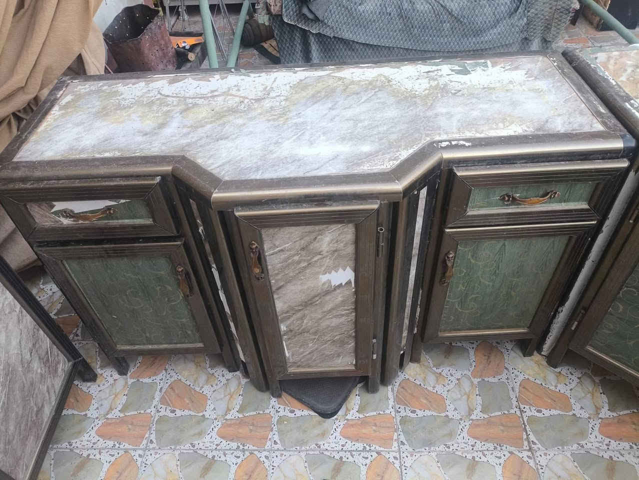 للبيع الكاونتر سعر 350 وعنوان فلوجه حي العسكري رقم *********** للإستفسار
