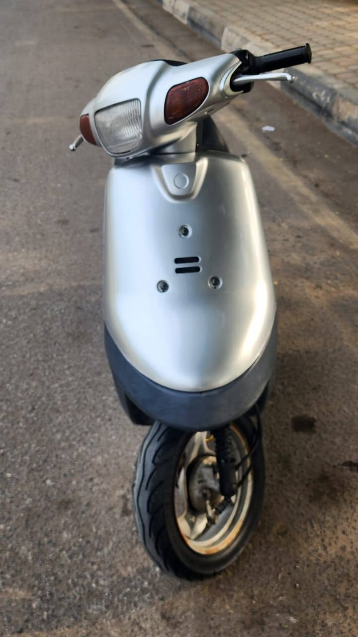 السلام عليكم دراجه بطه للبيع موديل 99 السعر 200 وبيها مجال قليل كهربائيات شغاله زوج تايرات جديد مكينه مجفته مره شاصي ملحوم مكاني كربلاء قرب معارض الجديده الاتصال على الرقم ***********
