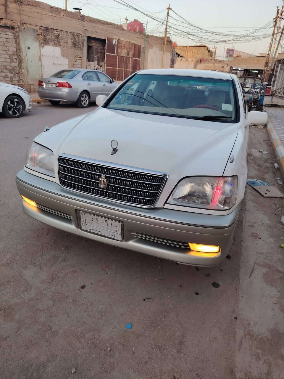 السلام عليكم 
للبيع او المراوس

ملكه موديل 2000
سياره دكمتين 
رقم  انبار مداور ثاني يوم
 السياره كفاله عامه من الكص والضربه والعيب الشرعي 
شاصي 75 
مكينه ديفور الجبيره 
تبريد ثلج ❄️❄️ 
كشنات كهربائيه 
سياره من محرك وكير و حداديه شرط

سعره 130وبيه مجال 
مكاني الديوانية قضاء الحمزه الشرقي 
اتصال ***********
