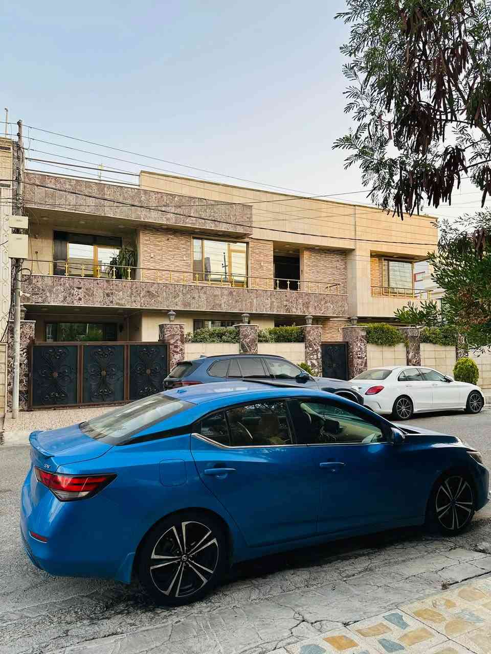 سڵاو و رێز بۆ هەموو لایەک.
نیسان سێنترا sv plas بۆ فرۆشتن
مۆدێل٢٠٢٠
سەیارەکی بێ کێشە کەم مەسرەف 
سلاید 
کوشن سارد و گەرم
ناو قەیسی
بسمە 
رادار حساس
فوول فوول مواسەفات
بەبێ جەمپ پێش و پشت کەپس 
بەبێ ئێرباگ 
٤ پارچەی هەیە لەگەڵ نەرمە تەزرەک کە هەر دیار نیە پێوەی 
بێ مەسرەف هەموو جیانی بە شەرت 
بێ تەقە و رەقە 
هیچ مەسرەفی تێدا نیە
١٢٠$
***********
