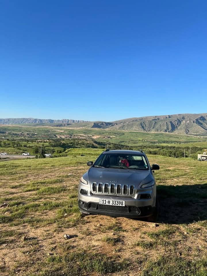 جيب بزون 16 سبورت 
ماشيه 140 
رقم بغداد انكليزي مميز جديد
حادثها موضح بالصور جاملغ امامي مبدل نفس اللون وربع من الباب مال سايق مصلح 
السياره بيها بارد بالباب الخلفي وبيها رصعات مسويهن بارد كلهن
البنيد من جوه بي كسر
محرك جديد بالجيس
كير مكفول
صدر امامي عربانه خلفيه جديد بالجيس وبالضمان كامل مكمله
بنكه وراديترات ومنضومه مي جديده بالضمان بعدهم
تبريد وكمبريسر وغاز اصلي جديد 
تايرات جدد
مازدات اصلي جديد شركة
السياره ربع متصرف عليها جديده بالجيس كلشي بيها مبدل اصلي وكاله بالضمان
باتري بعده ضمان
دوشمه كشنات وستيرن وحصان وقماره كلها جديده مسويهن
السياره كامله مكمله ميحتاجلها ربع دينار
غرامات صفر رقم وسنويه جديده لحد 2032
كلشي بيها مبدل شركة واصلي
بغداد شرطة الخامسه
***********

