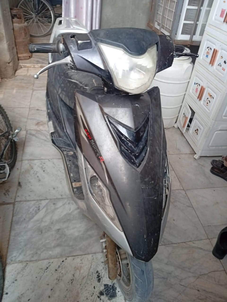 للبيع نضيفه سعرهه 250 وبيهه مجال ***********
