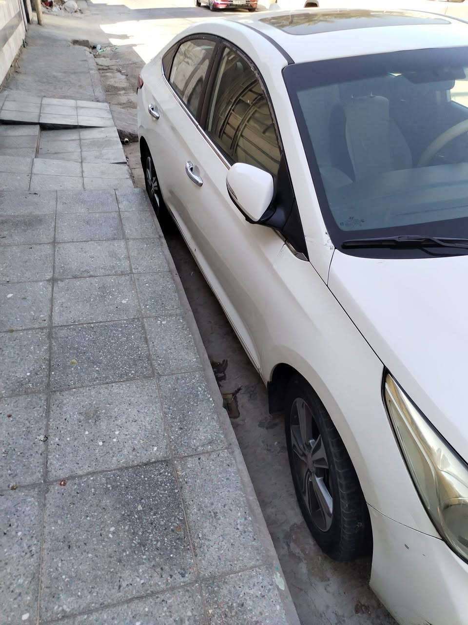 سلام عليكم اكسنت خليجي ١٦٠٠ دوش فول مواصفات موديل ٢٠٢٠،، مكفوله عدا ربع دعاميه صبغ سياره جاهزه بأسمي،، السعر ١١٥،، الشراي يتصل *********** بغداد تحياتي،،
