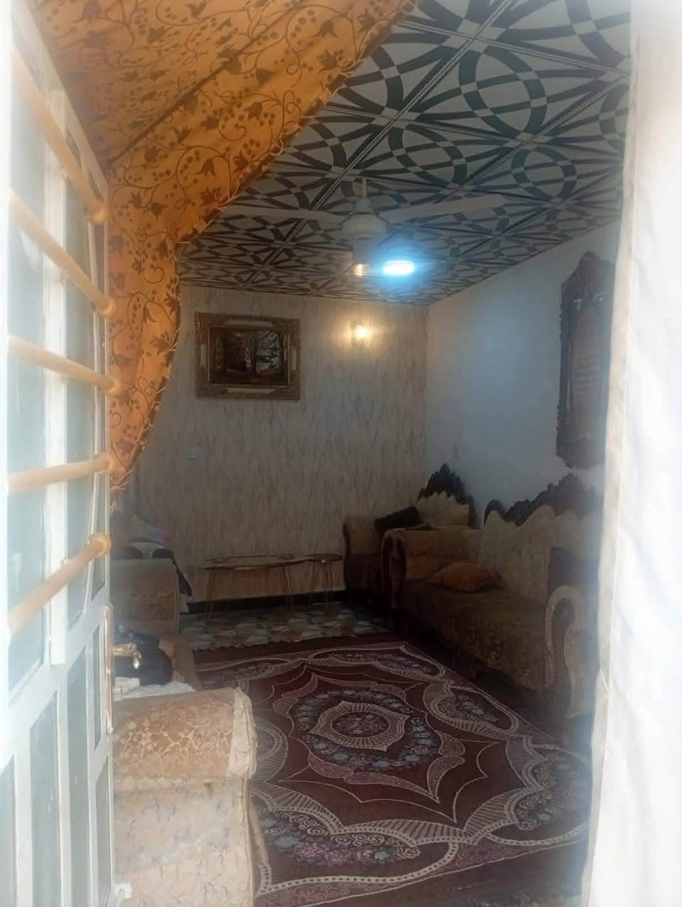 العريفية الشارع الخدمي • غرفة وصالة استقبال • طابق ونص