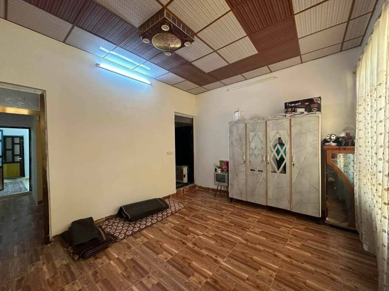 دار ١٠٠متر طولاني طابو  طابقين للبيع حي عسكري فرع ماركت النور مقابل قاعة بسطملي سعره ٧٥ قفل اتصال***********
