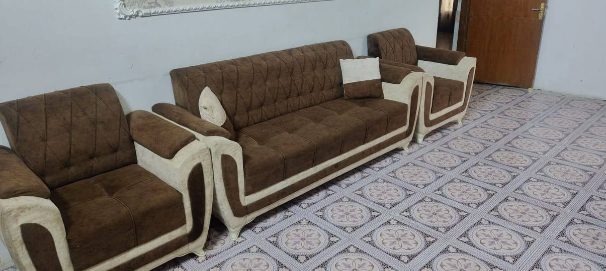 ديوان ١٠مقاعد • كروية ٣مقاعد • نضيف