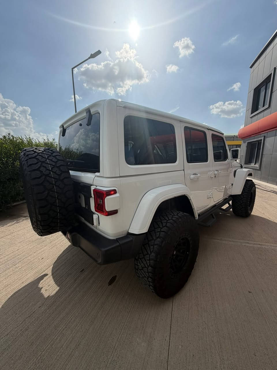 رقم السيارة : شمالي 22
موقع السيارة :اربيل

نوع السيارة : جيب رانكلر jeep wranglersport 

موديل السيارة : 2024

المسافة المقطوعة: 10000 ميل 

محرك6  سلندر 

مواصفات: sport 

بصمة تشغيل 

بصمة ابواب 

تشغيل عن البعد 

كراسي تدفئة 

ستيرن تدفئة

رادار وتحديد سرعه 

مداخل تايبسي USB للجوال

لايت زينون + بك لايت LED 

ملاحظات: بدون صبغ 1 PDR ايرباك ستيرن سستم سيارة جديده 

للأستفسار :📞

***********
