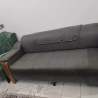 تخم للبيع نسبه نظافة 100/100 تخم 8 مقعد  سعره 550 الف مكاني بغداد  ٠٧٧...