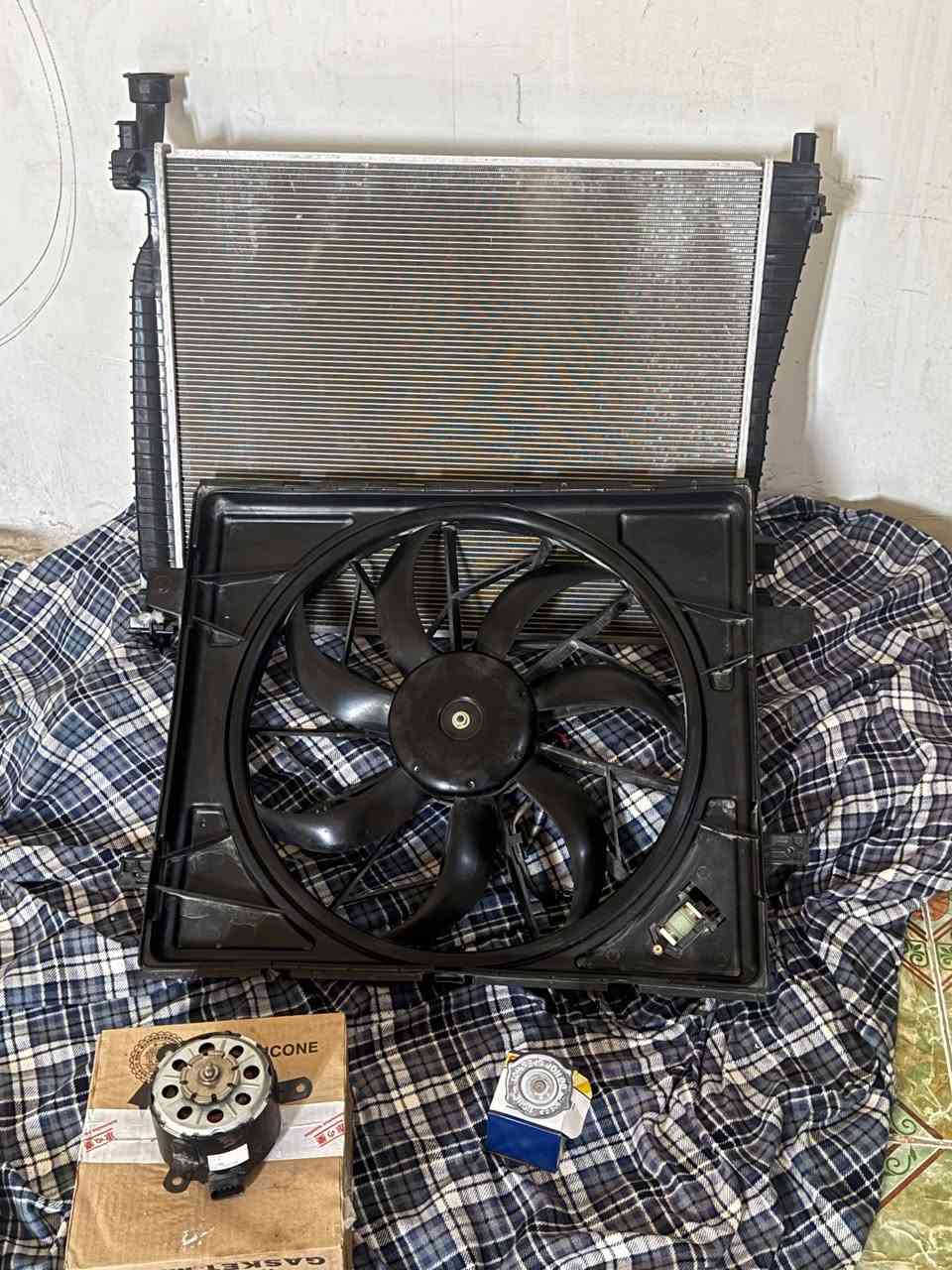 متوفر غراض جيب للبيع ،،،مروحه جيب جديده شرط + راديتر + قبق راديتر اصلي + ماطور مروحه كلهن سوه  ب250 
‏‪***********‬‏
