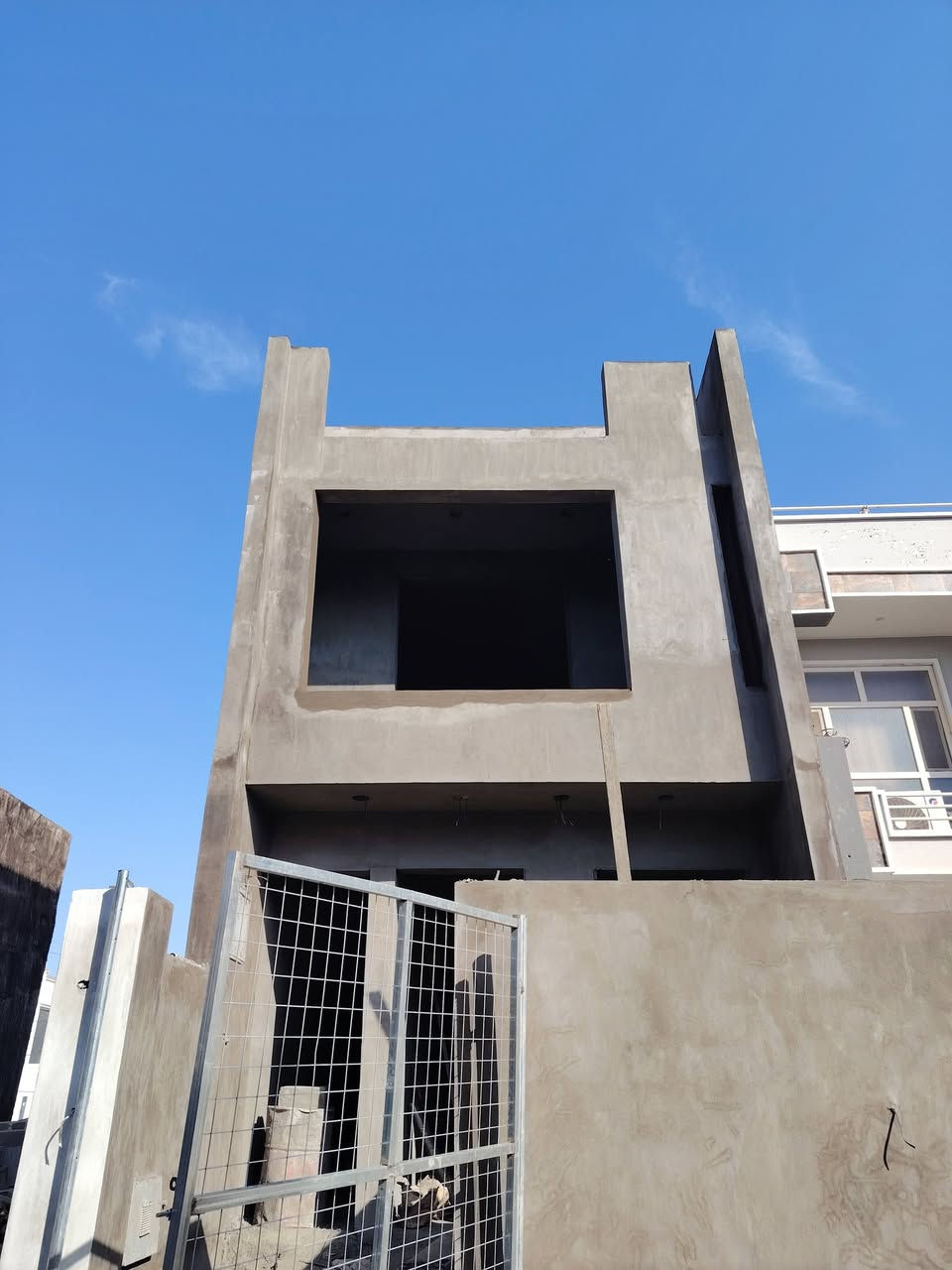 ماشاء الله
شغلنة داخل ديالى 
لبخ طرطش عالطابوك ولبلوك 
لبخ عادي بدون طرطش
لبخ مصاطر گبان سقل ليزر 
لبخ تشطيب مصاطر فقط مال الواح ليزر 
وتصفير ارضيات هم مال الواح ليزر 
وصبغ 
لباخ بعقوبة *********** اتصال و واتساب
