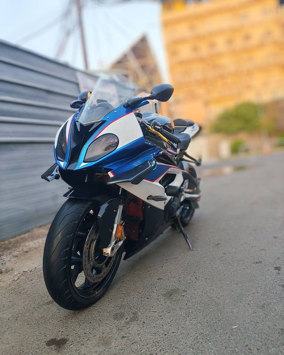 BMW1000rr 2016             
▪️ وارد امريكي حادث كفرات فقط
▪️ دراجة ستوك بلادية ماشية 55km
▪️ 5 مودات تحكم وانضمه
▪️دراجة عليه ((ادامه كامله)) ما بيه اي نقص 
▪️ السعر ب(70$) وبيه مجال حك الجيه
▪️( مكاني بغداد المنصور)شراي اتصل وتدلل ***********
