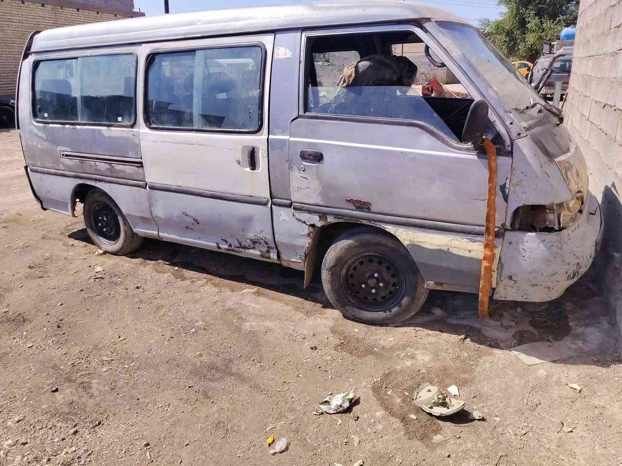 السلام عليكم كيا هونداي موديل 94 راعي ما اندله رقمها احمر  ماكينه قائمه مكان بغداد السعر 10 اوراق ***********
