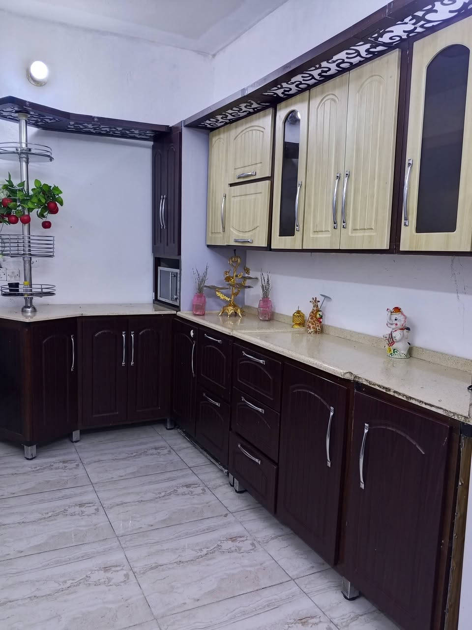 السلام عليكم كاونتر للبيع نظيف جداًالسعر 450وبي مجال بسيط بغداد الكمالية رقم هاتف ***********
