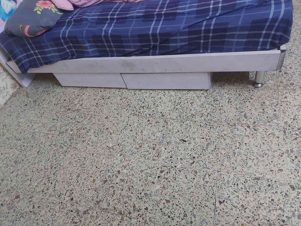 غرفه نوم بناتيه للبيع بسعر مناسب نظيفه رقم موبايل ***********
