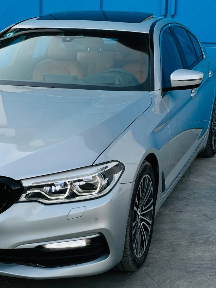 بي ام دبليو 530i 2019
سيارة وارد امريكي ماشية ٩٣ mi 
حادثهة بنيد بدون دواخل وباب خلفية كلير فقط 
سيارة كلهة على وضعهة بلادية مابيهة اي تعديل فول مواصفات سبورت لاين اكس درايف سيارة داتاشو لاتات فول داينمك تتحرك وية لستيرن تحكم شاشة بحركات اليد دشبول m يتغير ثيمات وية النضام مالقيادة وانارة داخلية محييطية متغيرة مواصفات هواي يعني البقية معروفات صندوك كهرباء وبصمة وفتحة وكشنات حظن وفول كهرباء وتدفأة 
سيارة صفر مسج مابيهة اي نقص كاملة
مكاني بغداد زيونة 

رقم *********** واتساب 
سعر ٢٣٠ ورقة وبيهة مجال
