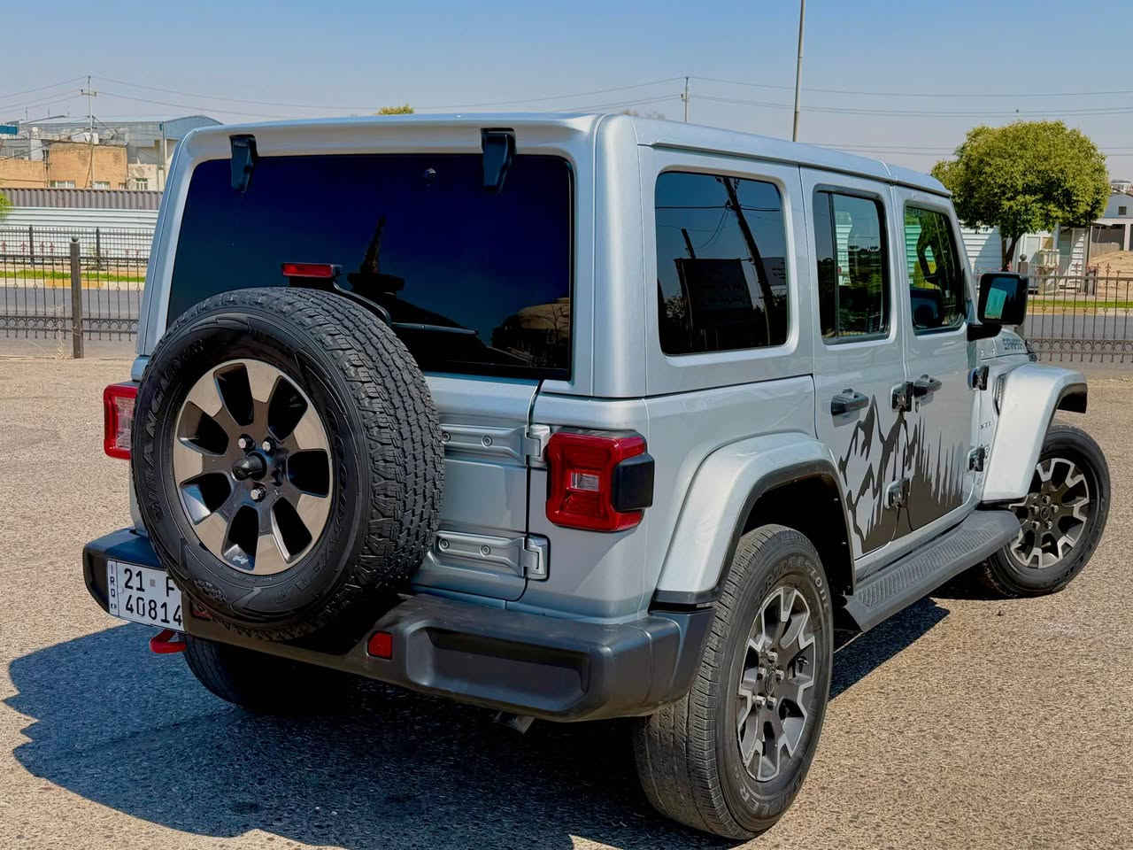 2024 JEEP WRANGLER, SAHARA
٢ پارجه و نيوى صبخه به بى ناو كرتن جاور تايى بيلادى ٤ پستنى توربويه  راداره شاشه گه وره شه خاله ناو قسيه له سه ر ده قى شه ريكه 
*********** 
هه ولير أربيل, العراق
