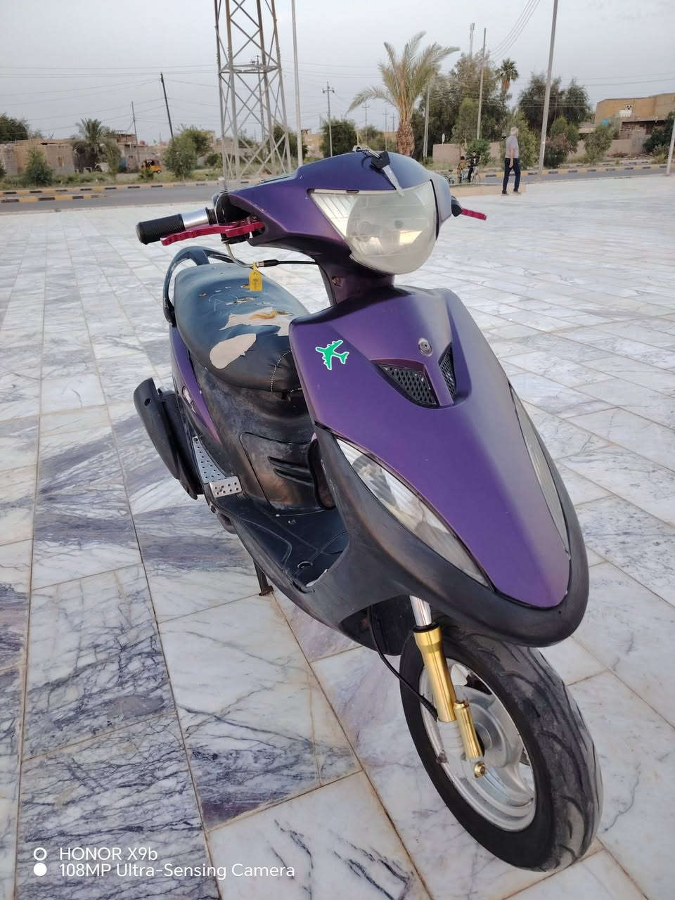 مجر الكبير
الدراجة للبيع 
لتواصل خاص***********

نص مكتوب في الصور:
- O HONOR X9b 108MP Ultra-Sensing Camera
- HONOR X9b
- 108MP Ultra-Sensing Camera
- HONOR X9b 108MP Ultra-Sensing Camera