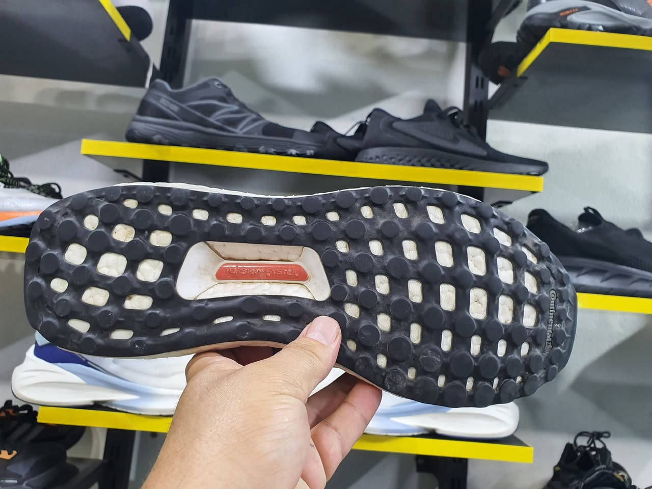 ترنشوز من ماركة Adidas  الترا بوست شرط اورجينال 
السعر ٢٥ الف
قياس ٤٤
طول القدم ٢٨ 
التواصل عالخاص أو على الرقم ***********
يوجد توصيل
