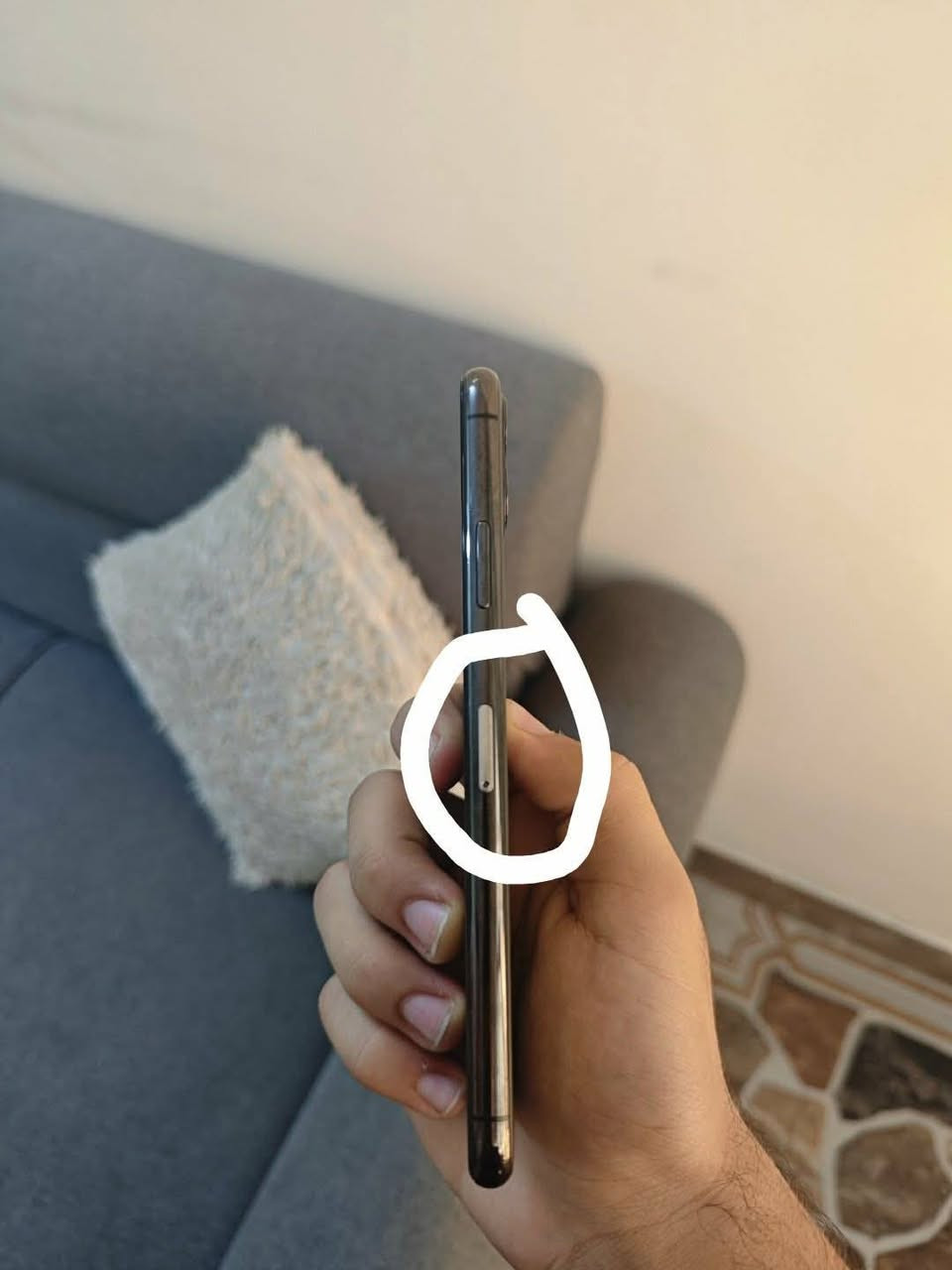 سلام عليكم ايفون 11بروماكس للبيع 
بطاريه 72 
ذاكره 256
شرق اوسط 
جهاز نضيف ما داخل تصليح الشاشه بيه شخوطات ما مأثره على لمس رايده ب330 وبي مجال حك الجيه 
***********واتساب
