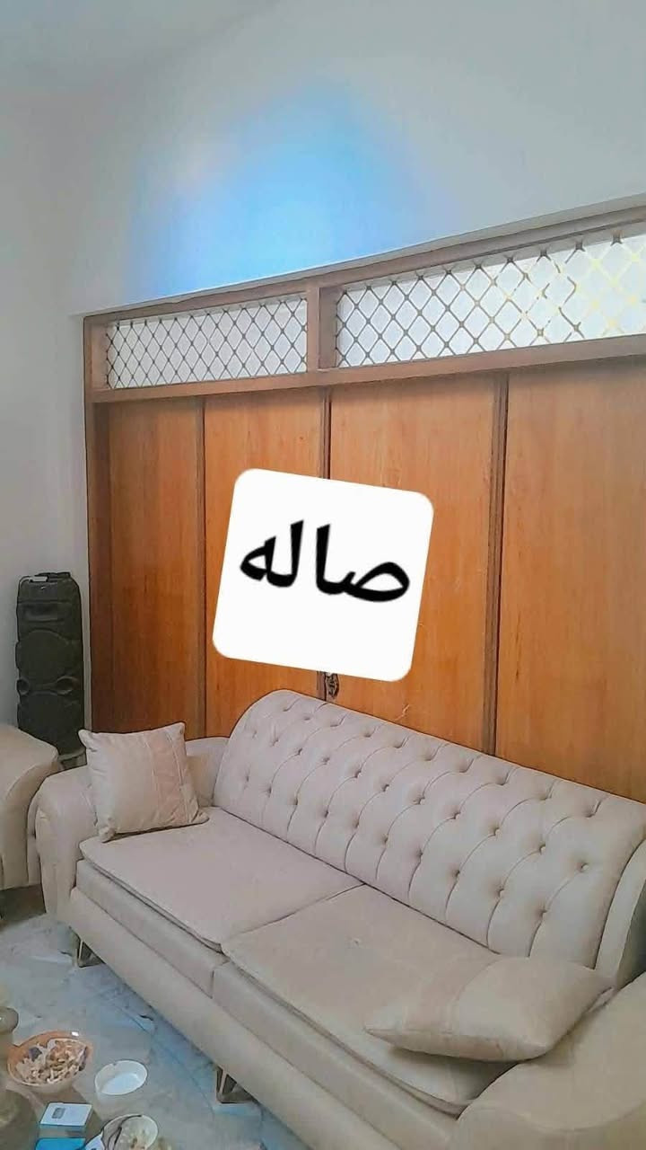 دار للبيع 
في حي الفرات 
المساحة 100 متر 
طابقين كونكريت بناء حديث 
الطابق الاول يحتوي على / غرفة نوم وصالة واستقبال ومطبخ ومجموعة صحيات 
اما الطابق الثاني /غرفة نوم وصالة ومجموعة صحية 
السعر 115 مليون 
للاستفسار اكثر الاتصال على الرقم 
***********

نص مكتوب في الصور:
- صاله
- مطبخ
- صحیات