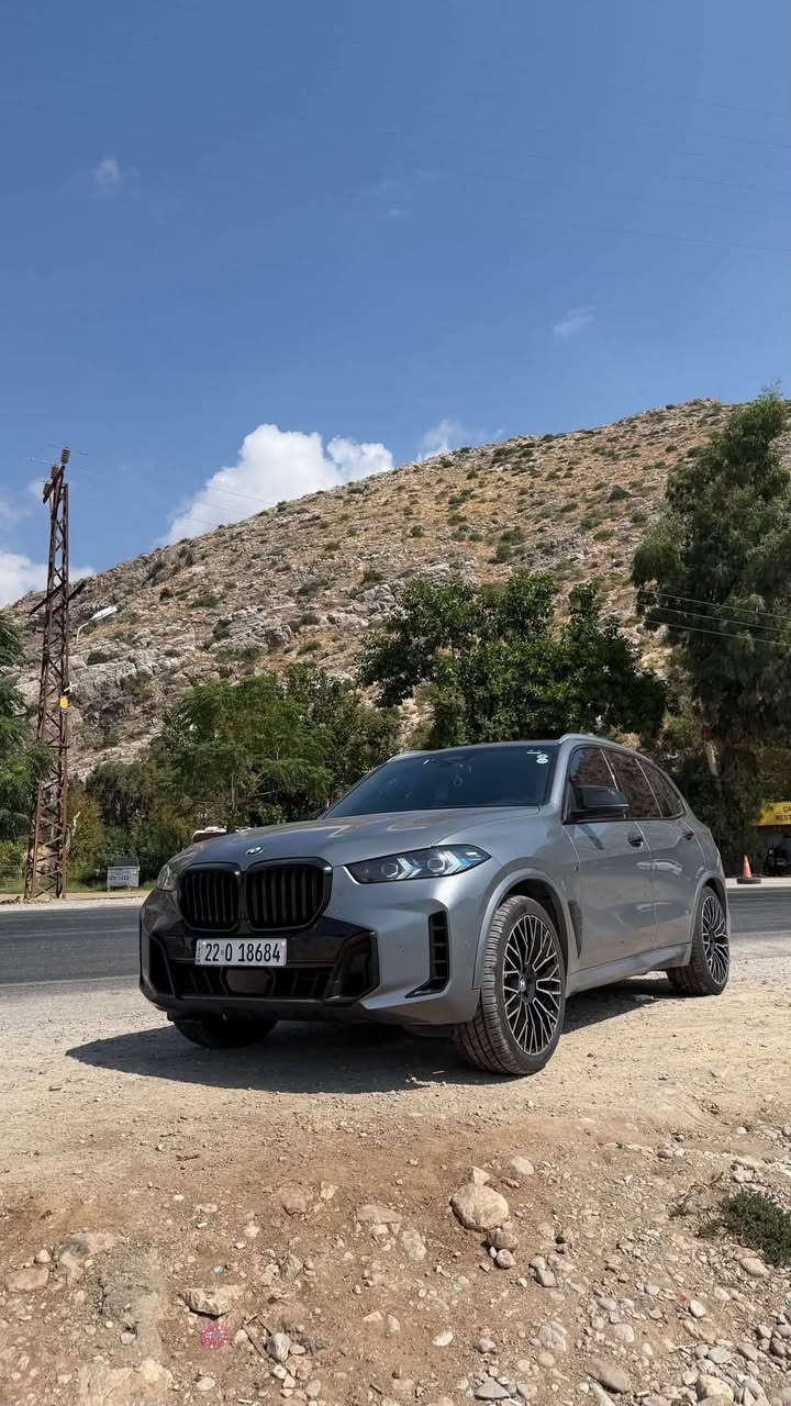 BMW X5 SDrive40i (Luxury line)
السنة: 2024

الممشى: 73,000 ميل

السعر: 46,500 $

السيارة محدثة MKit

وارد امريكي كلين تايتل

الموقع: الموصل

المحرك ونظام الدفع:

TwinPower Turbo لتر 3.0 سلندر خطي سعة 6 محرك *

(Plug-in Hybrid ليس) 48V Mild Hybrid نظام *

* القوة: 375 حصان

* عزم الدوران: 540 نيوتن متر

* ناقل حركة أوتوماتيك ZF ب 8 سرعات

(RWD دفع خلفي) S-Drive نظام دفع *

الأداء:

* تسارع 100 - 0 كم/س: حوالي 5.3 ثوانٍ

* السرعة القصوى 250 كم/س (محددة إلكترونيًا)

المواصفات:

M Sport باكج *

Sensafin مقاعد جلد *

* مقاعد أمامية كهربائية مع ذاكرة

* تدفئة وتبريد للمقاعد الأمامية والمقاعد الخلفية تدفئة

BMW Curved Display شاشة *

BMW iDrive 8.5 نظام *

* Apple CarPlay + Android Auto لاسلكيًا

* كاميرات 360 درجة

* حساسات أمامية وخلفية

* مثبت سرعة متكيف

* رادار + مانع تصادم

* نظام المحافظة على المسار

* مراقبة النقطة العمياء

* فتحة سقف بانورامية

* شاحن لاسلكي للهاتف

(Ambient Lighting) إضاءة داخلية محيطية *

* نظام صوتي HiFi (أو Harman Kardon حسب التجهيز)

* باب خلفي كهربائي

Adaptive LED مصابيح *

* ويل كب M Sport مقاس 22 أنج

* نظام الثبات الإلكتروني + ABS

* نظام إنذار + قفل مركزي

السيارة جاهزة من كافة النواحي مايحتاجلها ولادينار مصرف

اعتذر عن المراوس فقط بيع والسعر بيه مجال جدا جدا بسيط

مكان السيارة:الموصل

***********
