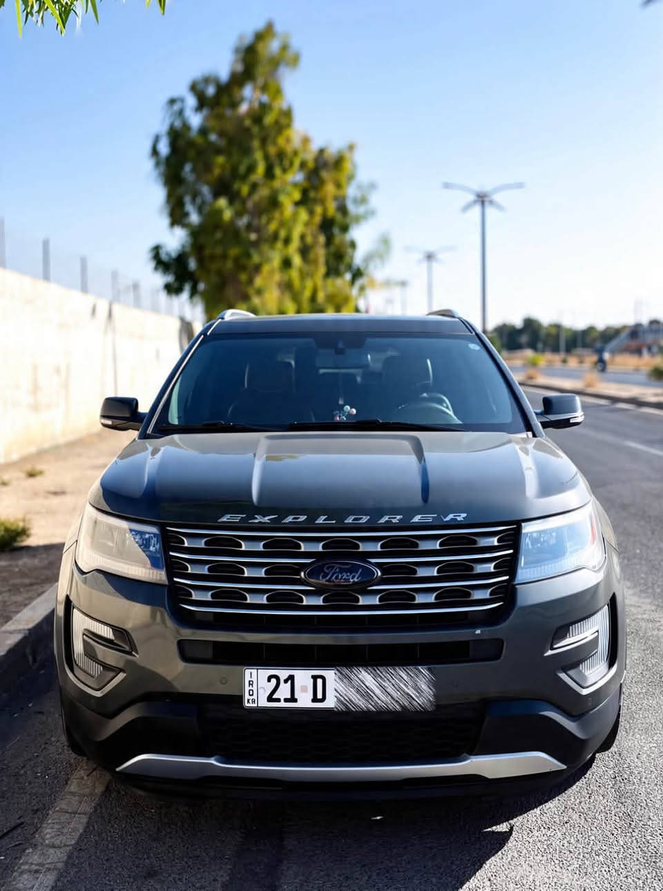 سلام عليكم
Ford Explorer 2016 للبيع

XLT الفئة

المحرك V6 سعة 3.5 لتر
القوة 290 حصان
العزم 346 نيوتن
الكير 6 سرعات
عدد المقاعد 7 ركاب
سعة التانكي 70 لتر
الجنوط 18 انج
الكامرا الخلفية موجودة
حساسات خلفية موجودة
شغيل السياره بصمة
مقاعد السائق كهربائية
شاشة وسطية كبيرة ونظام تحكم بالمكيف مقاعد جلد وبانوراما ويمتد لمساحة وطويلة وفتحات تكييف للصف الثاني والثالث

ملاحضة عن السيارة : البنيد صبغ كامل وشبر في الحاملغ الامامي طرف السكن سياره نظيفه مال بيت

ملاحضة : صاحب الحساب مكلف بالنشر فقط .

رقم صاحب السيارة : ***********
