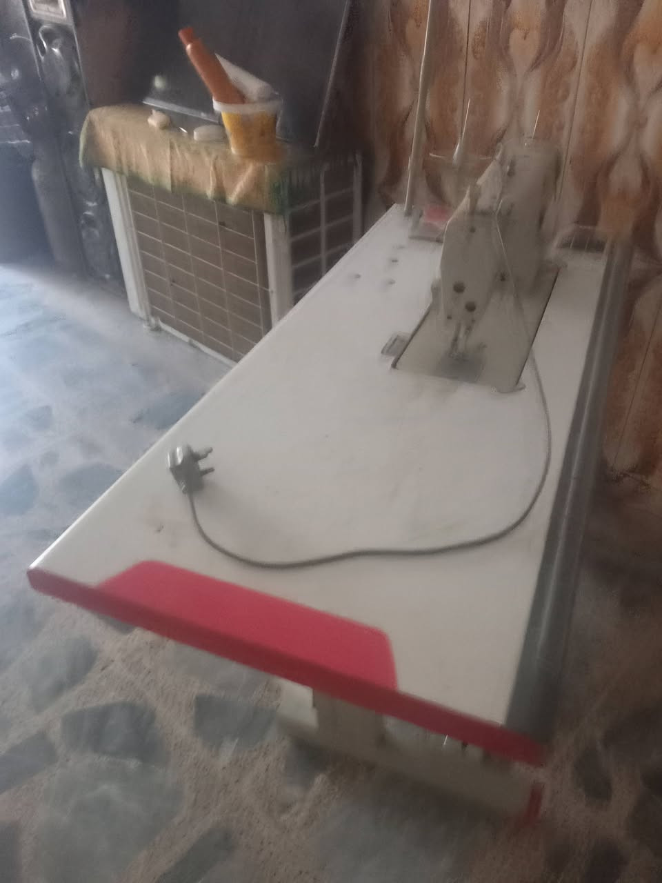 مكينه برذر صناعيه كلش جديده
ماطور اقتصادي ممستعمله كلش قليل 
ب٢٠٠ 
مكاني صويره 
***********

