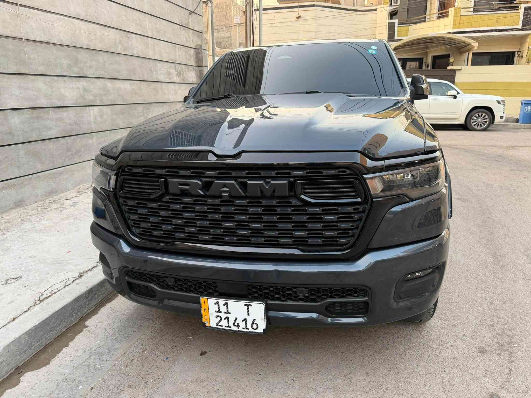 دوج رام 2025 للبيع
رام ٢٠٢٥ لون مميز / بك هورن لون ستار
رقم بغداد 
السيارة ماشية ٩ الف ميل فقط 
السيارة نظيفة واستعمال كلش قليل 
مواصفات اللون ستار المعروفه 
حادثها مثل ماموضح بلصور 
تبديل باب عكس السايق وصبغ نفس اللون
ويوجد اماكن للصبغ علكد التعديل في الباب الخلفي والجاملغ
والبنيد لوجود شخوط بسيطه
مكان السياره بغداد/ شهداء السيديه
السعر ٣٥٥ وبيها مجال 
رقم الهاتف: ***********
