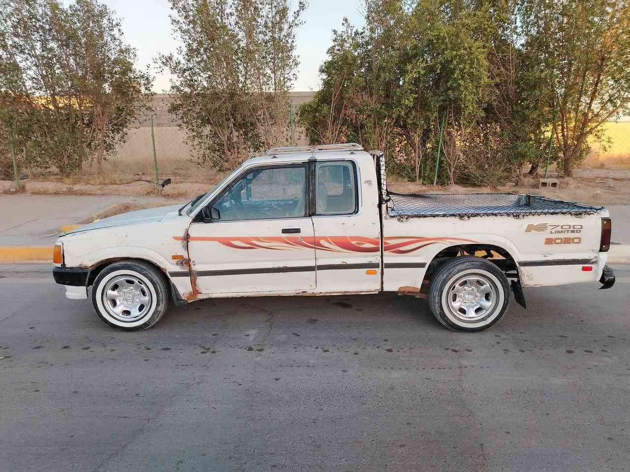 مازدا بيكب قمارة وربع موديل ١٩٨٨ فحص صلاح الدين كير محرك صدر تايرات كهربائيات شرط ب ٢٧ ورقة شغالة وجاهزة مكان السيارة تكريت ***********.
