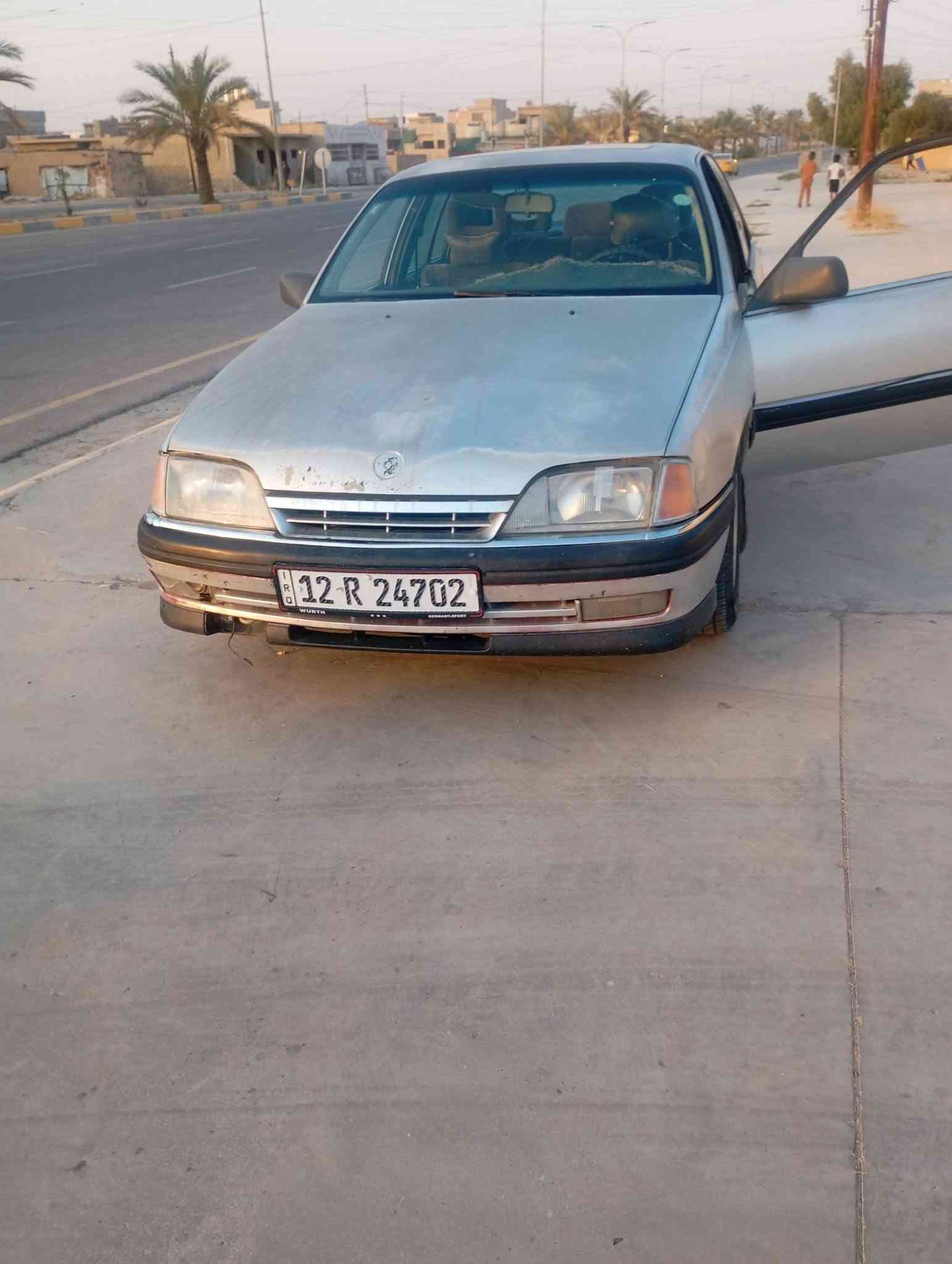 السلام عليكم اوبل اوميكا موديل 92 حجم 20 اني الشرعي سنويه وهزة جديدة سيارة بدون صبغ بعد دواير مامصلحة بدون أي ضرر كير محرك وطخم شرط السعر 35 وبيها مجال بسيط مكلف بنشر  ***********
