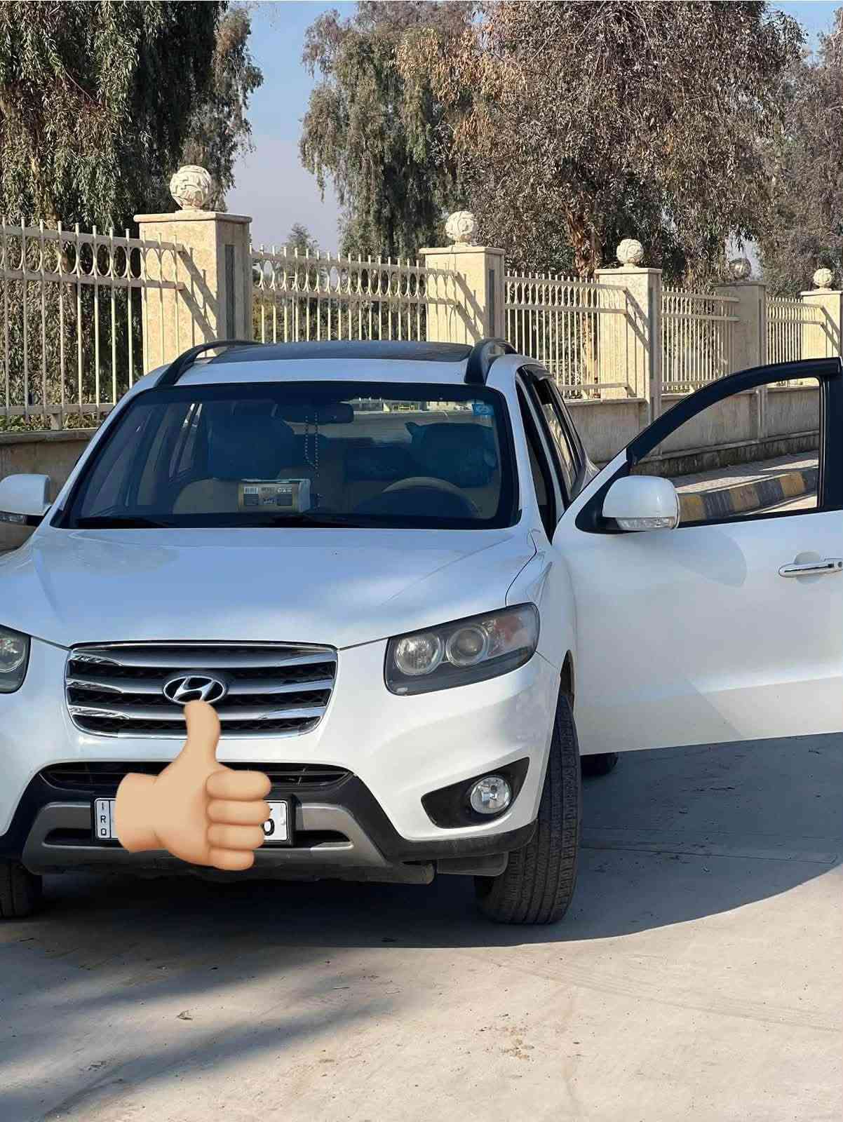 السلام عليكم
سنتافي 2012
7راكب 
فول مواصفات 1/1 
حساسات 
ثلاجه بالتكوه 
سلايد وبصمة تشغيل 
وبصمه ابواب ومري شفط
إشارة بالمري 
محرك 6 سلندر
كير ومحرك بشرط لا نفخ ولاتبخير

رقمها نينوى مسطره الدولي شرط التحويل بأسمي 
سنوية وهزه كلشي بيها جديد 
سيارة مال بيت  

مكاني موصل الأيسر
