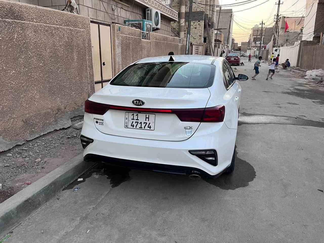 السلام عليكم
من رخصة الادمن المحترم
كيا فورتي 2019 EX 
حادثها مثل ماموضح بلصوره بدون صبغ او ايرباك 
مكينة 2000 
سياره مناقصها شي 
تبريد قطعتين 
تدفئة كشنات 
تحديد مسار 
رادار امام وجانبي نقاط عمياء
سعر 127 وبيها مجال للتواصل
***********
