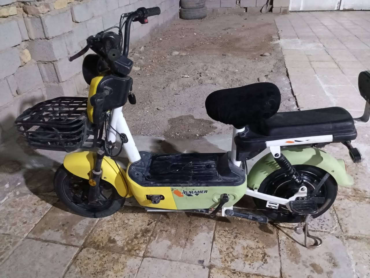سلام عليكم دراجه شحن فول مواصفات السعر250 وبيها مجال الرقم *********** مستعجل على بيعه
