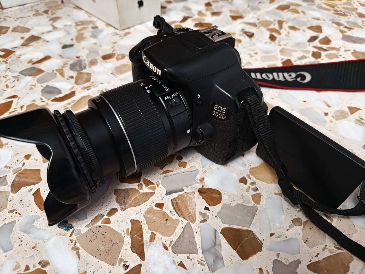 للبيع كامره كانون 700d
النظافه 98%
بطاريات عدد 2
شاحنه
عدسه 75-300
عدسه 18-55
قيم بما يرضي الله
واتساب ***********
