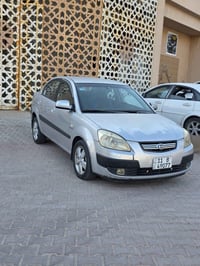 كيا ريو موديل 2007 بدون حادث اقتصاديه ومناسبه للعمل تكسي السياره بيها ...
