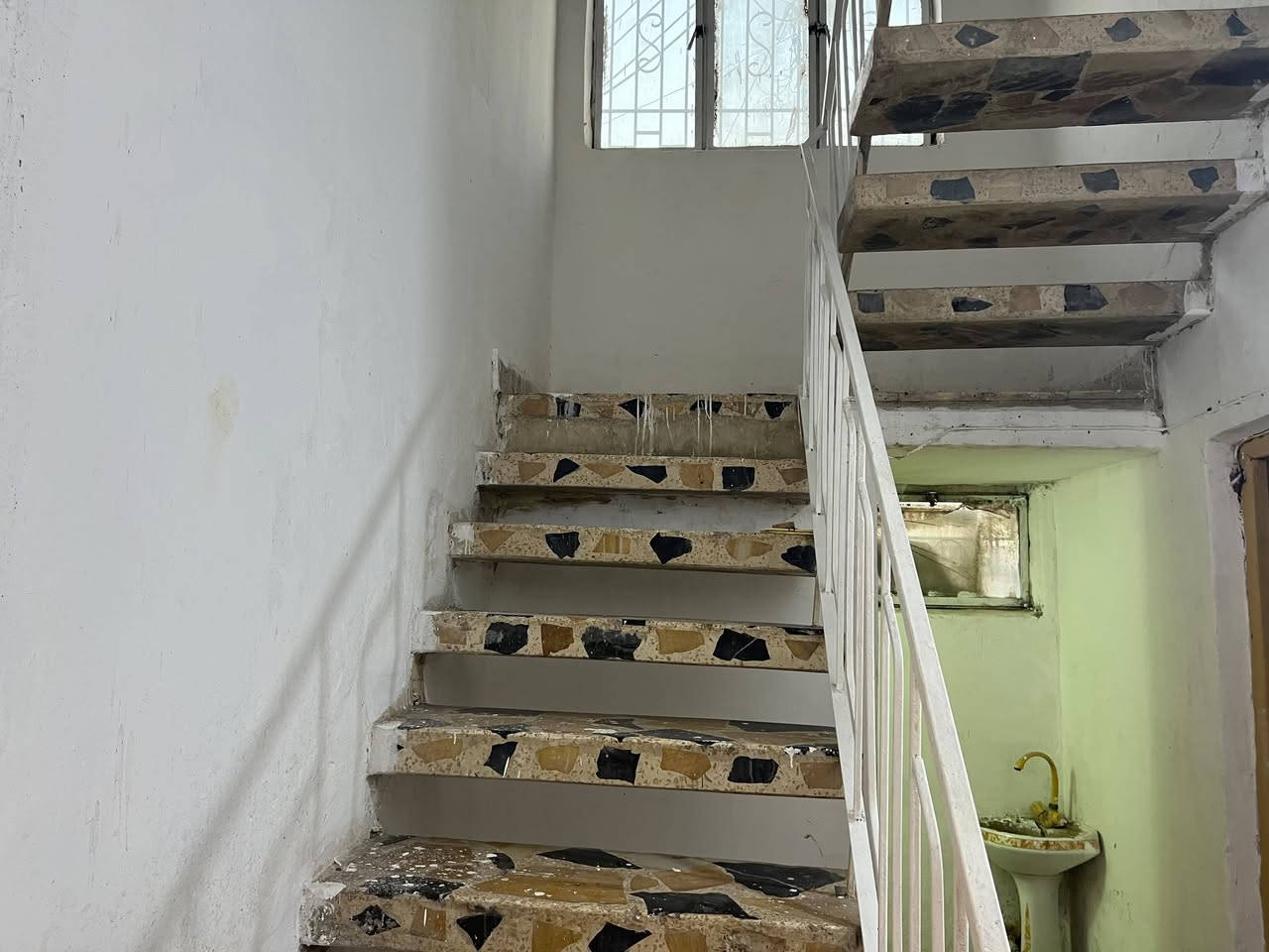 بيت للايجار منطقة الجنينه
قرب مبيعات الكهرباء / شارع المصلحه
يتكون من
غرفتين
وهول
استقبال
مطبخ
صحيات
كراج
بيت ركن مساحة 150م

قريب على كولشي
منطقة هدوء جدا

الايجار  750 بيه مجال 
تواصل ***********
