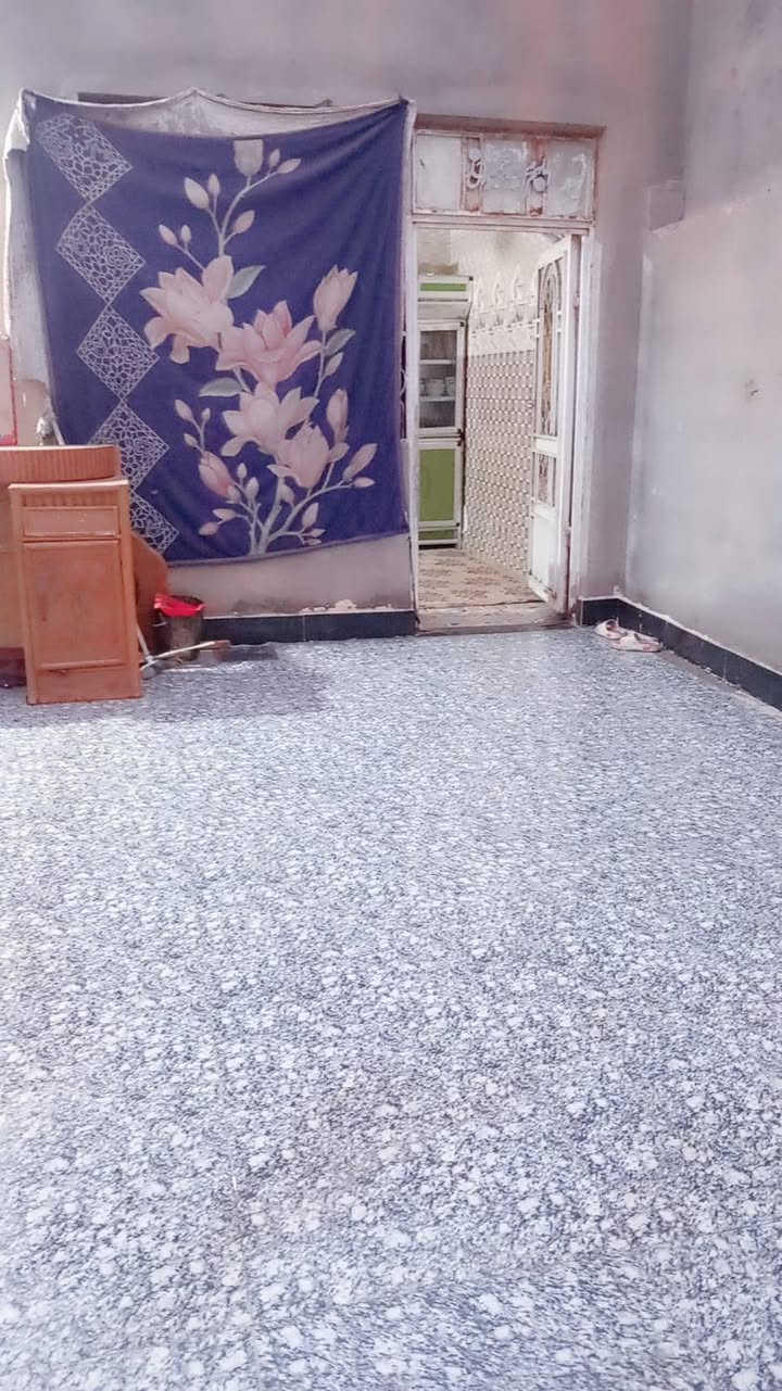 دار للبيع المساحة ٢٠٠ 
كامل ما عده فقط الغرفه الثانية  مبنيه على النص  بيها دبل طابوك 
العنوان حي موسى الكاظم قريب الشارع العام قرب المستوصف والسوق والمدارس 
البيت توزيع من الدولة المعاملة كامله فقط تطويب....السعر ٧٥ مليون
للاستفسار الاتصال على الرقم 
*********** عمارة, ميسان
