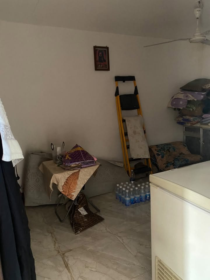 🏠 بيت للبيع  او مراوس – العروبة

📍 الموقع: العروبة، خلف مركز 7 نيسان
📌 قريب من الشارع العام

📐 المساحة: 150 م²
📏 الواجهة: 10 م
📏 النزال: 15 م

🏡 يتكون من طابقين:

🔹 الطابق الأول:
• غرفة نوم
• صالة
• استقبال
• مطبخ
• صحيات

🔹 الطابق الثاني:
شقة معزولة بالكامل، تحتوي على:
• غرفتين نوم
• صالة
• مجمع صحيات

📞 📞 للاستفسار والمراجعة:
مكتب المحيط لبيع وشراء العقار – الديوانية
📍 شارع الحولي – خلف جامعة القادسية – قرب غسل غريب الطوس

☎️ ***********
☎️ ***********
📲 واتساب متوفر على الأرقام أعلاه

🏠 مكتب المحيط… عنوانكم الموثوق
واتساب متوفر 📲
